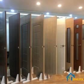 Cửa nhựa giả gỗ kết hợp với kính