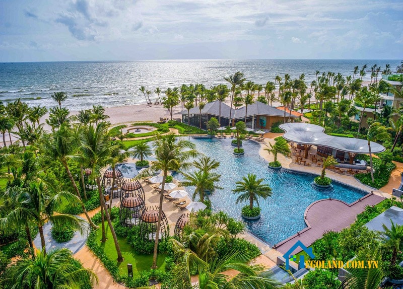 Resort là hệ thống mạng lưới các khách sạn nghỉ dưỡng được xây dựng biệt lập thành các khu hoặc quần thể riêng lẻ