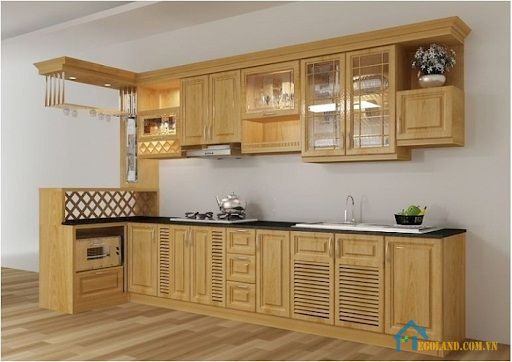 Tủ bếp bằng gỗ tự nhiên sở hữu rất nhiều ưu điểm vượt trội mà không phải loại chất liệu nào có thể có được